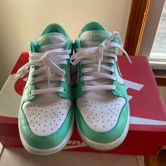 WMNS NIKE DUNK LOW Green Glow - Picture 3 of 3